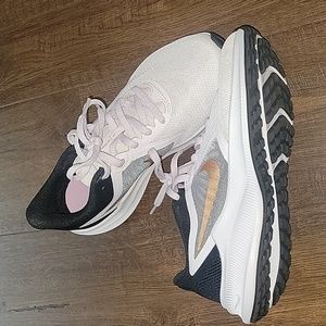 NIKE DOWNSHIFTER RUNNING SNEAKERS